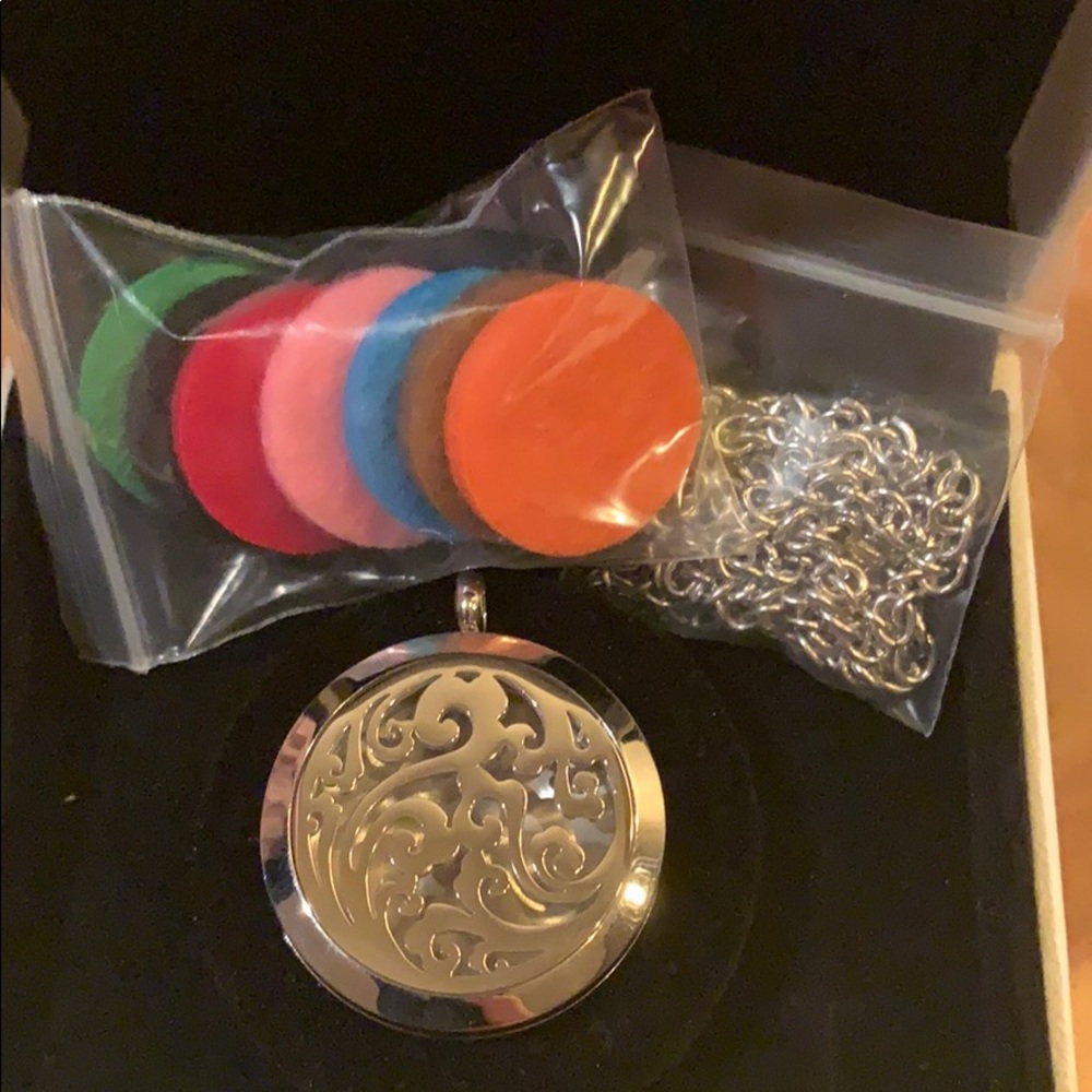 Essential oil diffuser necklace❤️